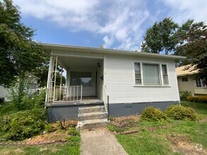 Building Photo - 18 Bremer Ave