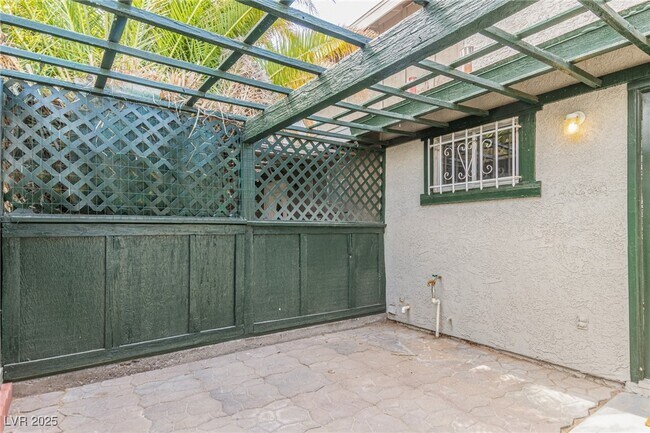 Foto del edificio - 557 Chelsea Dr