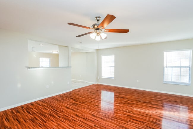 Foto del edificio - 2502 Brownwood Dr