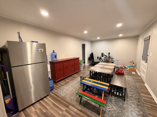 Building Photo - 507 Birchwood Ct