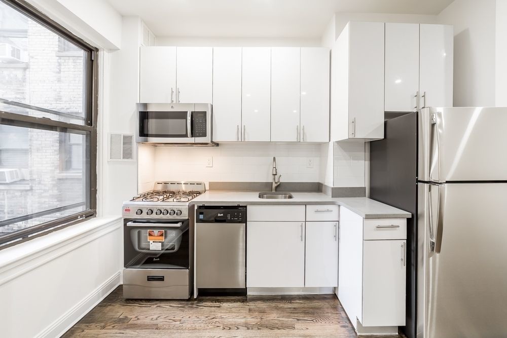 Foto principal - 176 E 3rd St