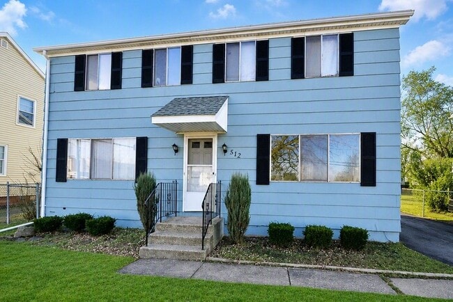 Building Photo - 512 Cayuga Rd