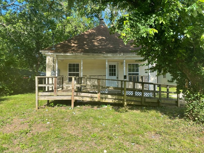 Building Photo - 2 Bed 1 Bathroom House