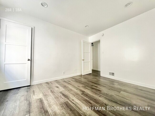 Foto del edificio - 1835 S Beverly Glen Blvd