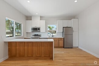 Building Photo - 1489 Fern Ave