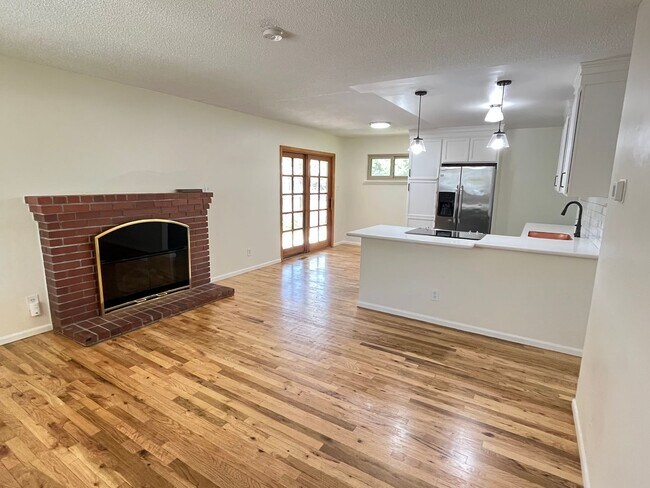 Foto del edificio - Charming 3-Bedroom Home - Close to Everything - Tons of Upgrades