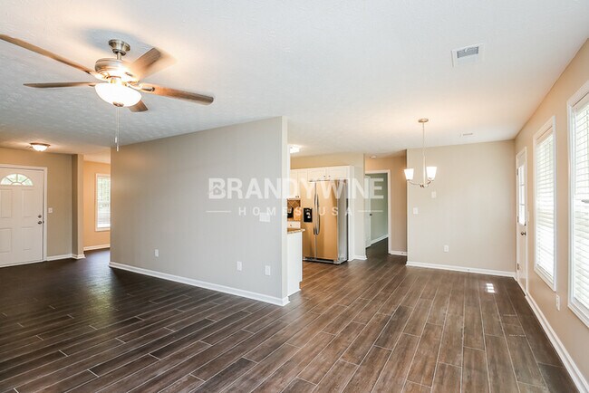 Building Photo - 1.5 months FREE RENT