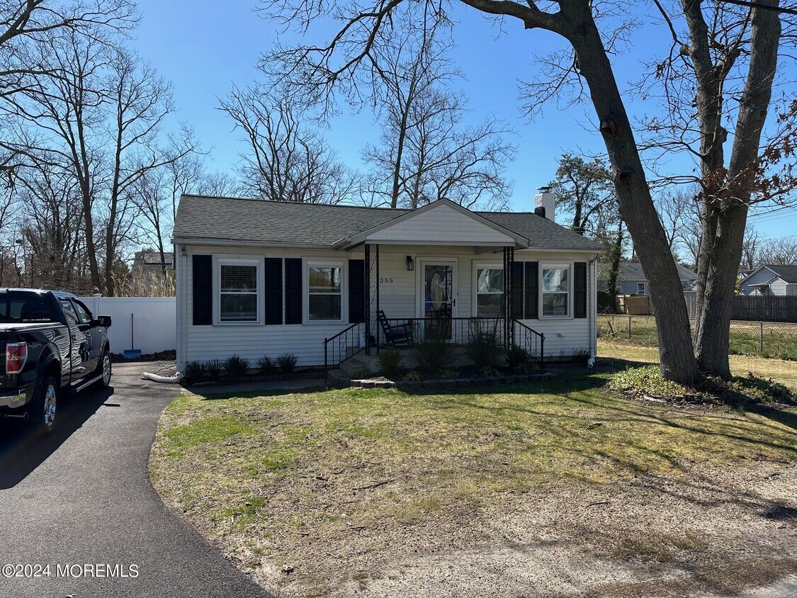 Primary Photo - 355 Cahill Rd