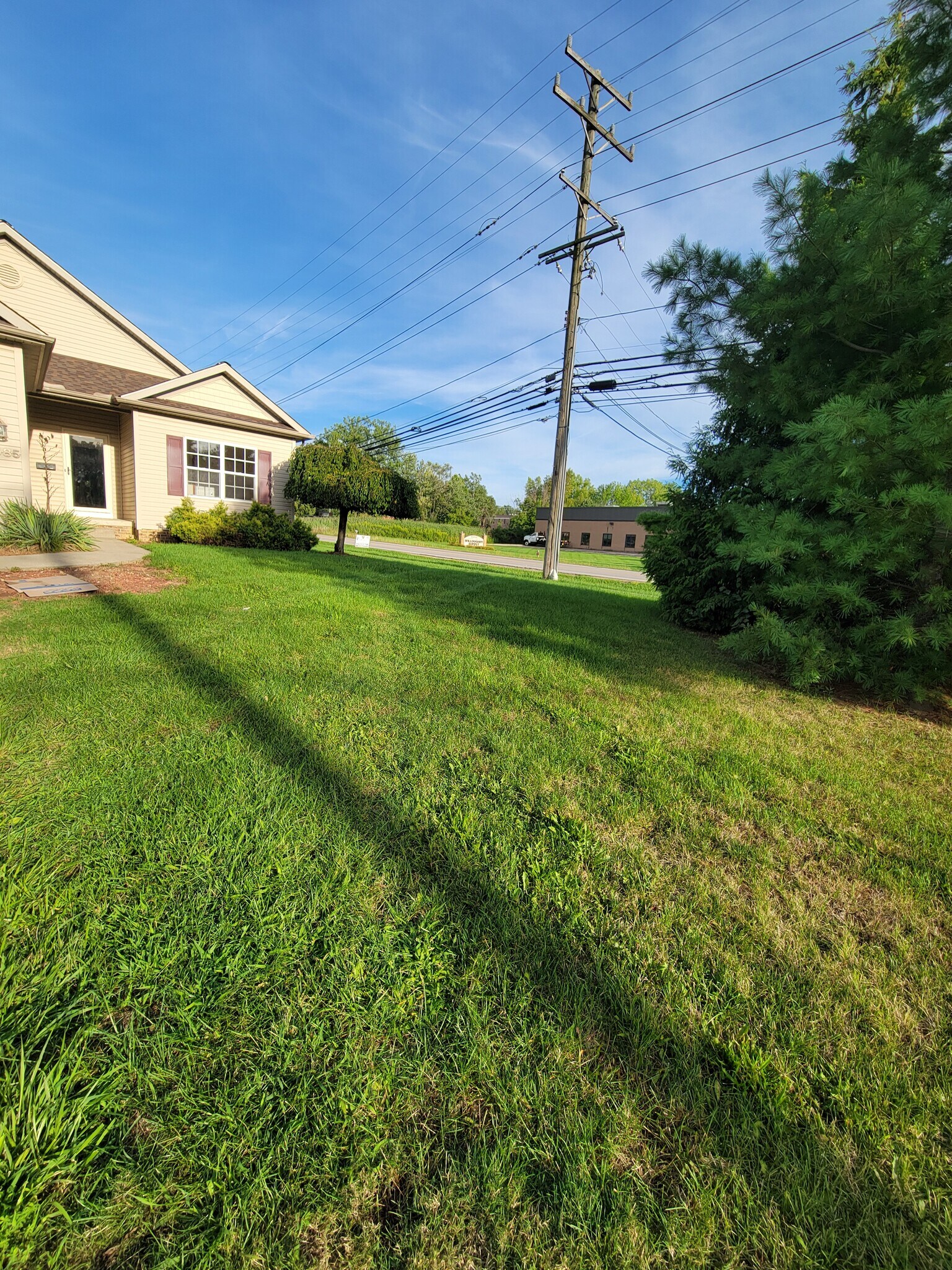 6585 Grosse Dr Brook Park, OH 44142 – photo 1 of 26