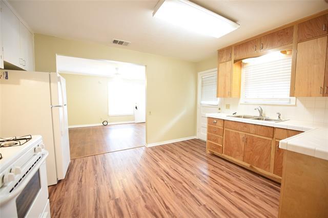 Building Photo - 3206 Sandage Ave