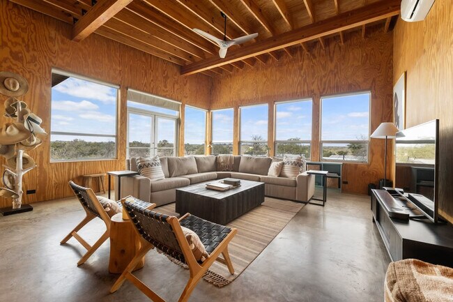 Foto del edificio - 12041-108 W Ranch Rd 152