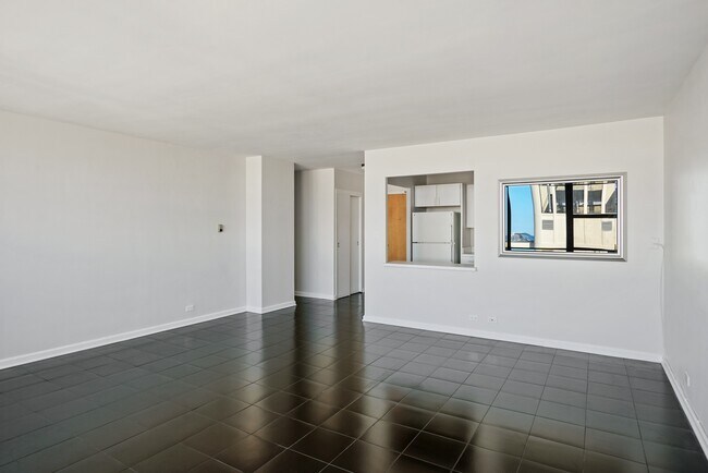 Foto del edificio - 1445 N State Pkwy