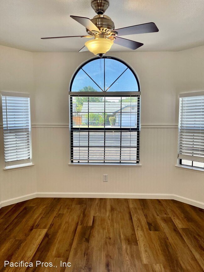 Building Photo - 3 br, 2 bath House - 5205 Laguna Park Drive