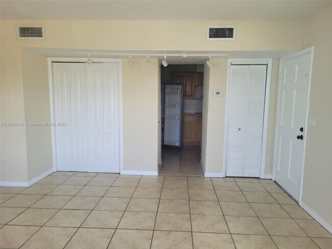 Foto del edificio - 1800 NE 170th St
