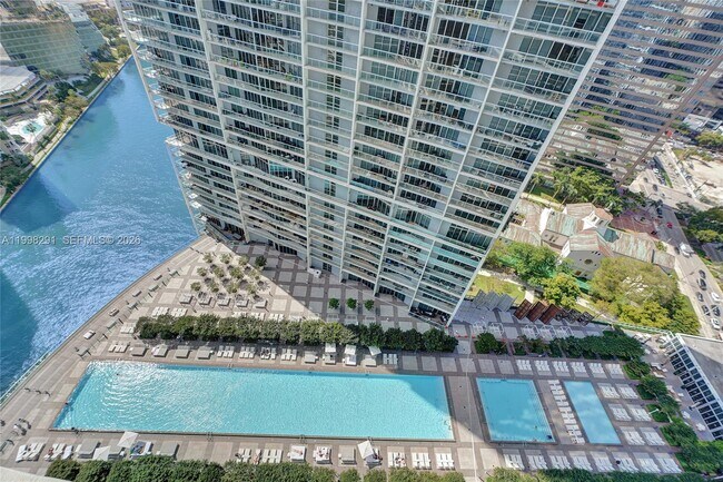 Building Photo - 475 Brickell Ave