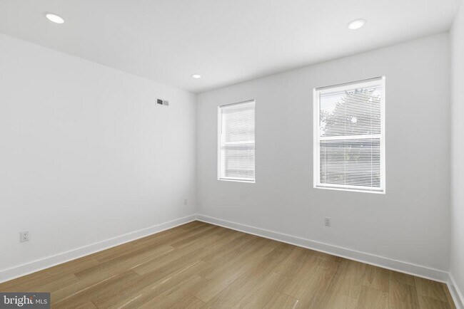 Foto del edificio - 2310 N Sydenham St