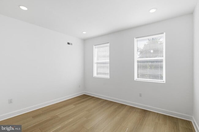 Building Photo - 2310 N Sydenham St