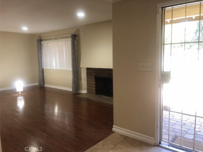 Building Photo - 746 Scripps Dr