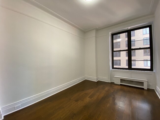 Building Photo - 200 W 58th St
