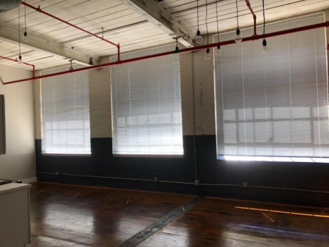 Foto del edificio - 301 Bradley St