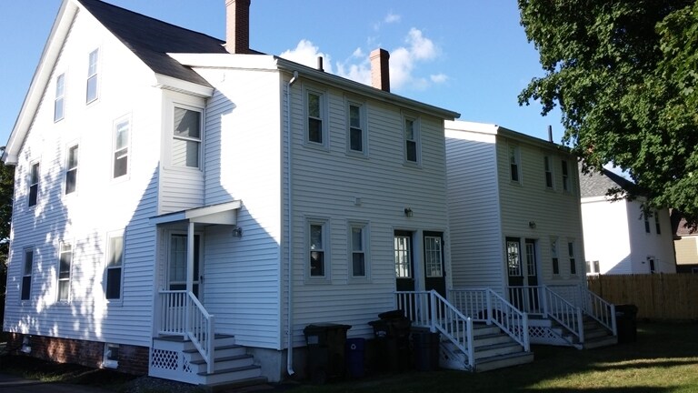 4 Units Rear - 68 Highland St
