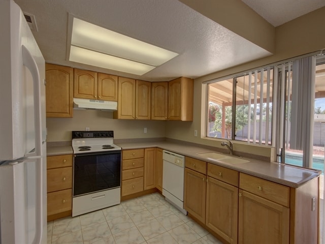 Building Photo - 651 E Glade Ave