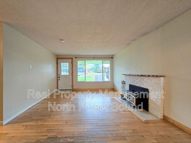 Building Photo - 5704 61st Dr NE