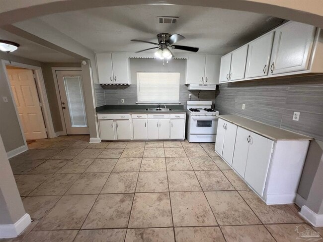 Foto del edificio - 525 Chaseville St