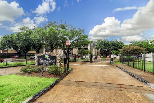 Foto del edificio - 3085 Walnut Bend Ln