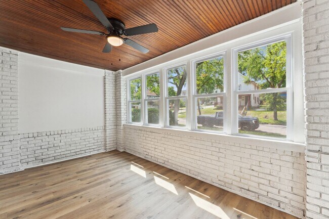 Building Photo - 987 Dayton Ave