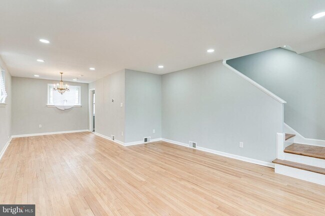 Building Photo - Charming 3-Bedroom Home
