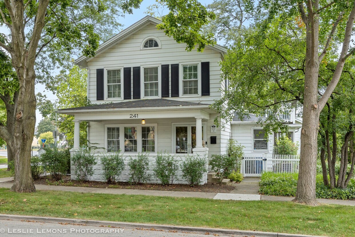 Primary Photo - 241 W Van Buren Ave