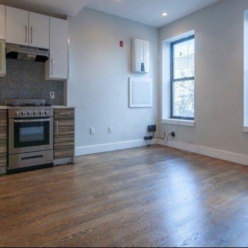 Building Photo - 93 Grattan St