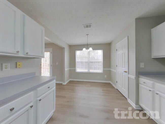 Foto del edificio - 1401 Lancaster Ct