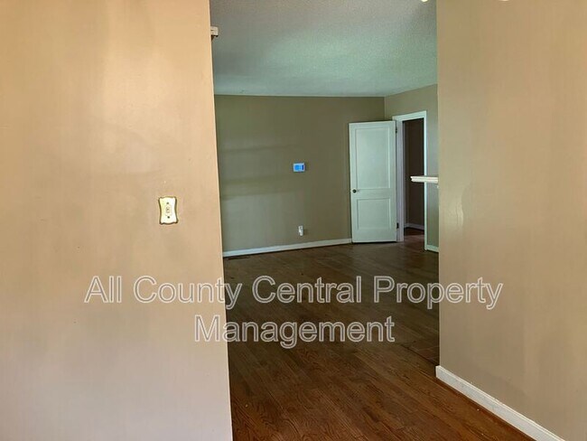 Building Photo - 520 Belcher Dr