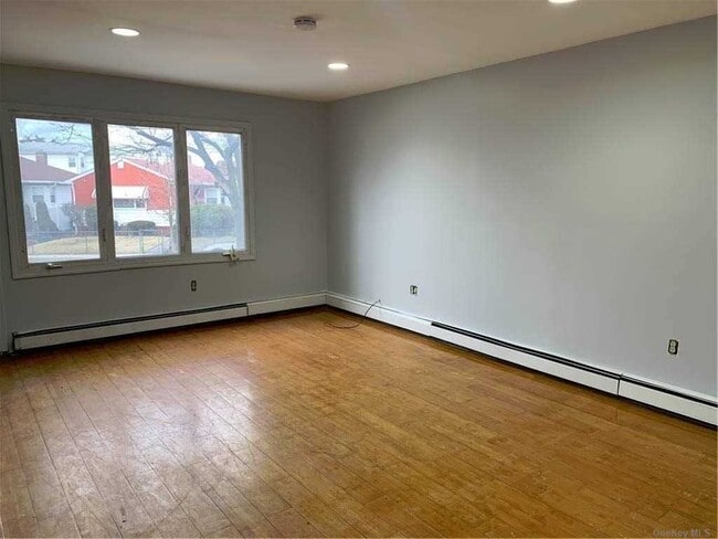 Foto del edificio - 230-18 Edgewood Ave
