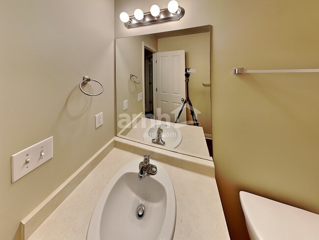 Building Photo - 932 Foxboro Dr