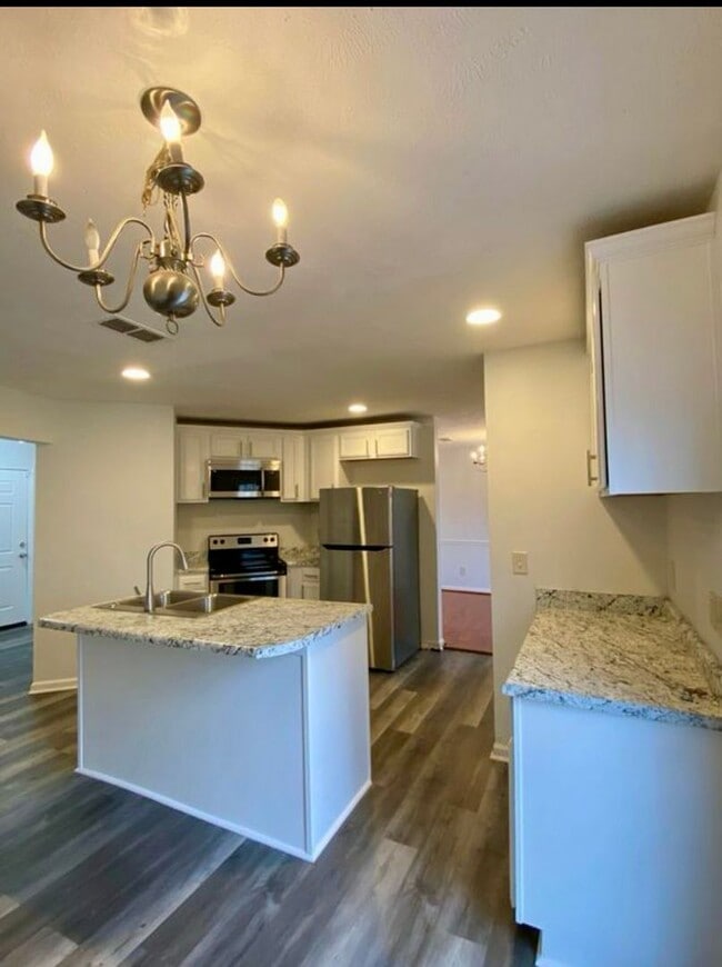 Building Photo - Three or four bedroom 2 1/2 bath in Antioch