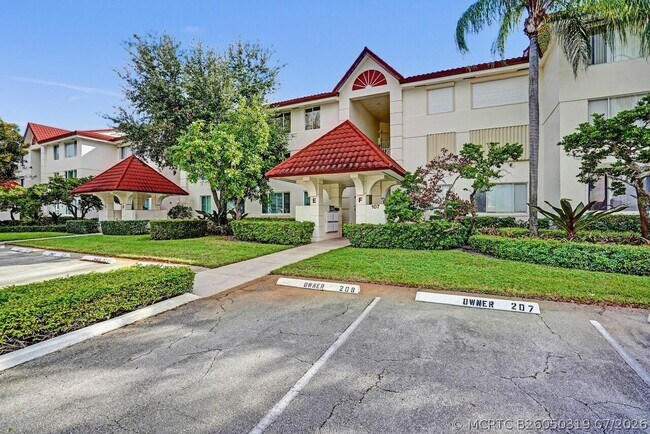 Foto del edificio - 107 Half Moon Cir