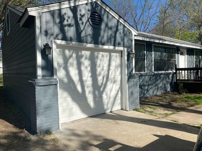 Foto del edificio - Beautiful Newly Remodeled Affordable Housi...