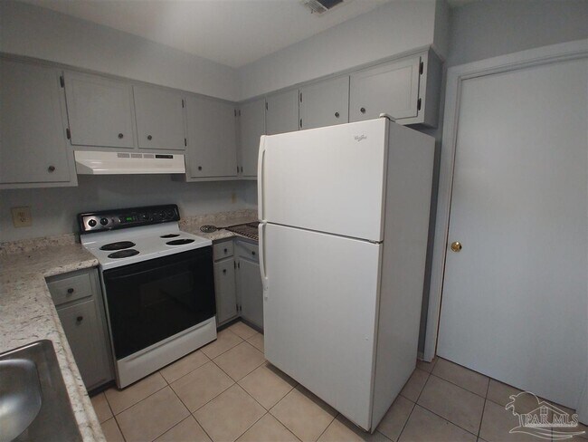 Building Photo - 6204 Forest Pines Dr