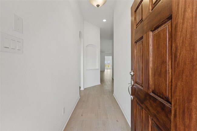 Building Photo - 570 Long Beach Bay Dr