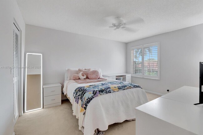 Foto del edificio - 19314 King Palm Ct