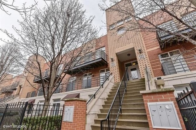 entrance - 1033 E 46th St