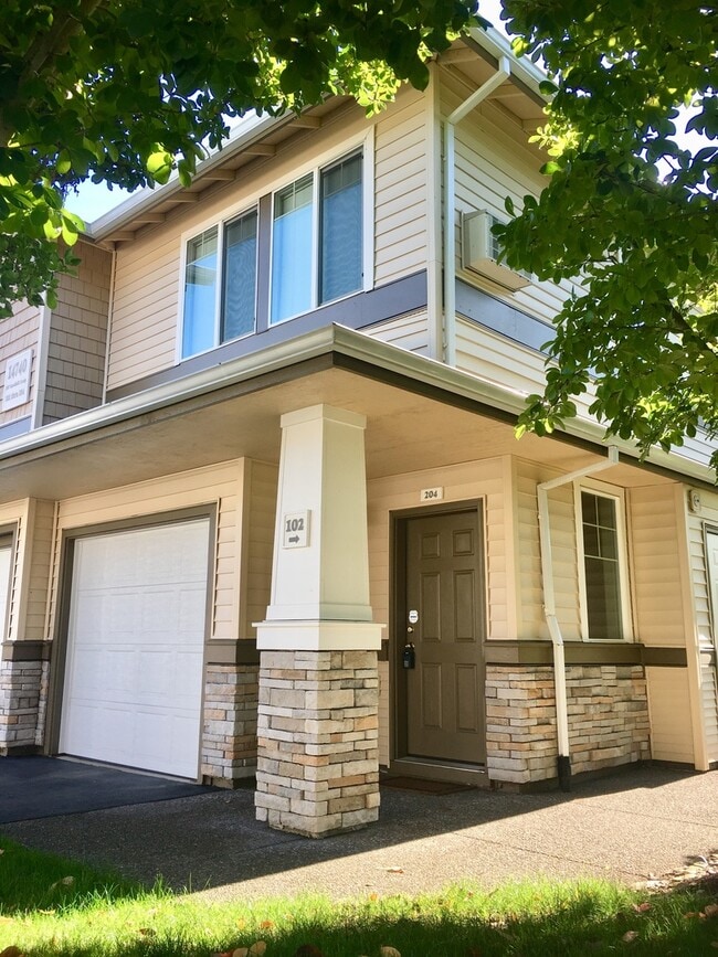 Building Photo - 14740 SW Sandhill Loop