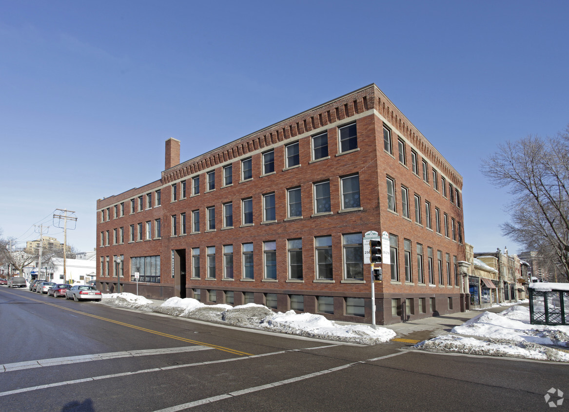 Primary Photo - Bassett Warehouse Apartments