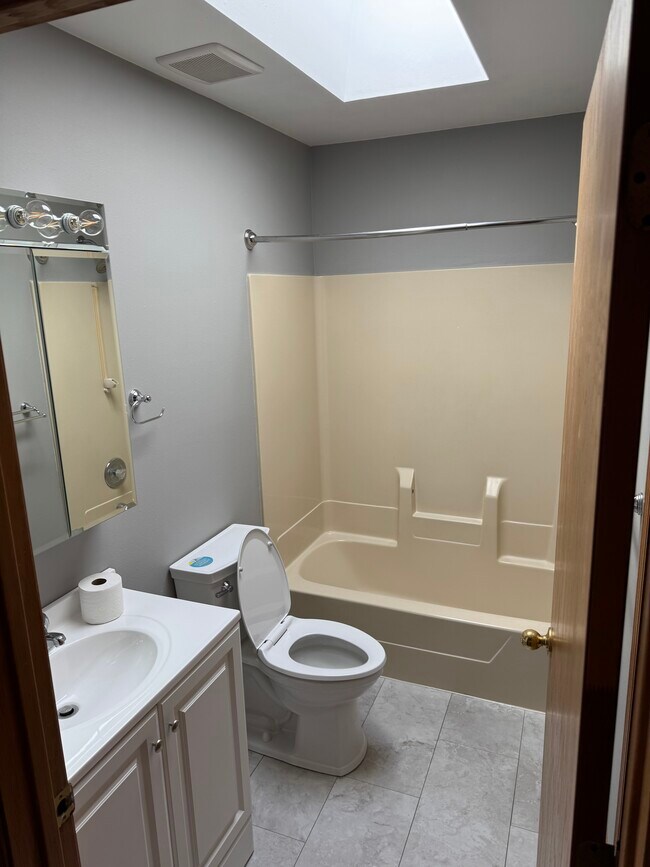 Baño de la planta superior - N5533 Penny Lane