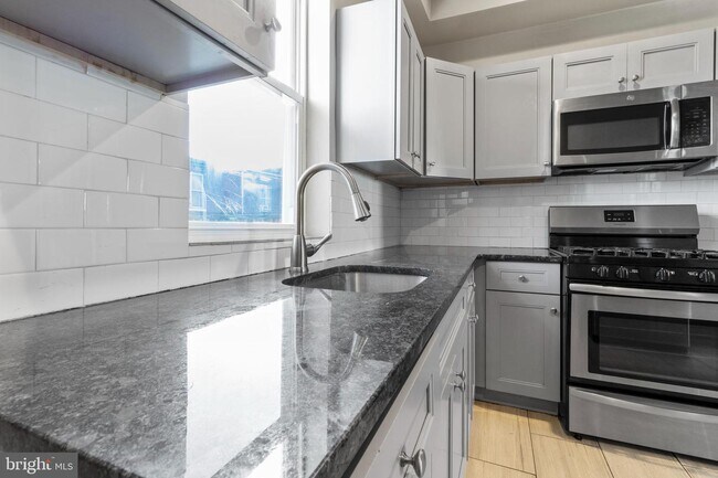 Building Photo - 821 S 56th St
