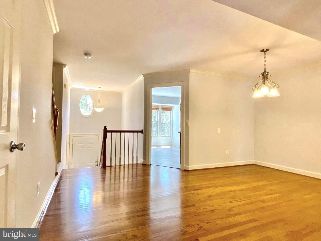 2110 Eluna Ct, Vienna, VA 22182 Townhome Rentals in Vienna VA