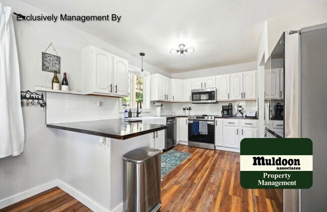 Building Photo - Available soon! Spacious home in Florissant!